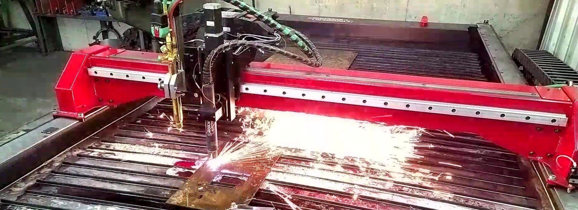Plasma cutter cutting 